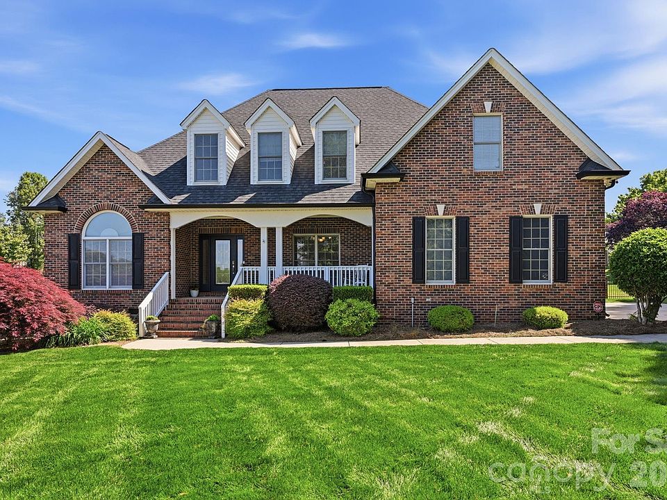 1st image of 145 Blue Grass Cir