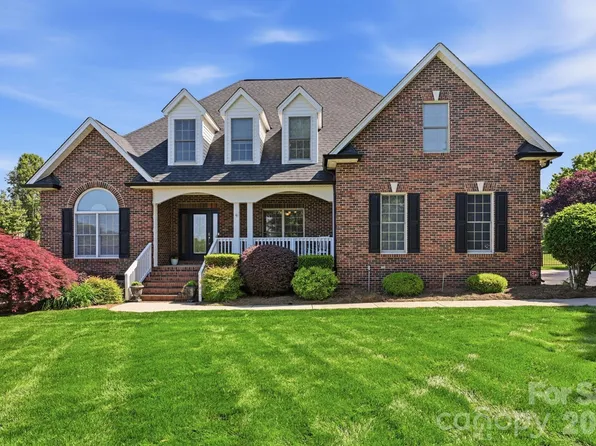 145 Blue Grass Cir, Mooresville, NC 28117