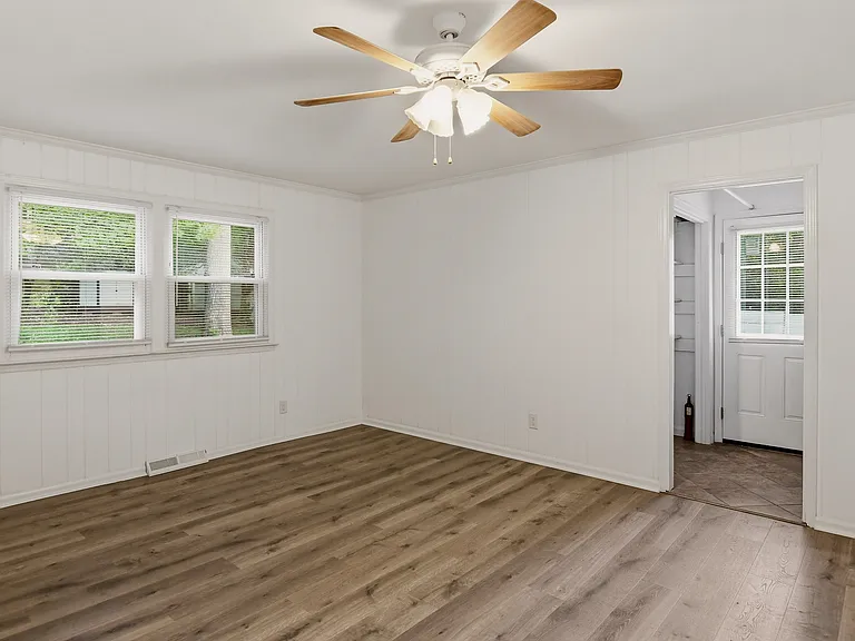 207 Leland Dr — Photo 15