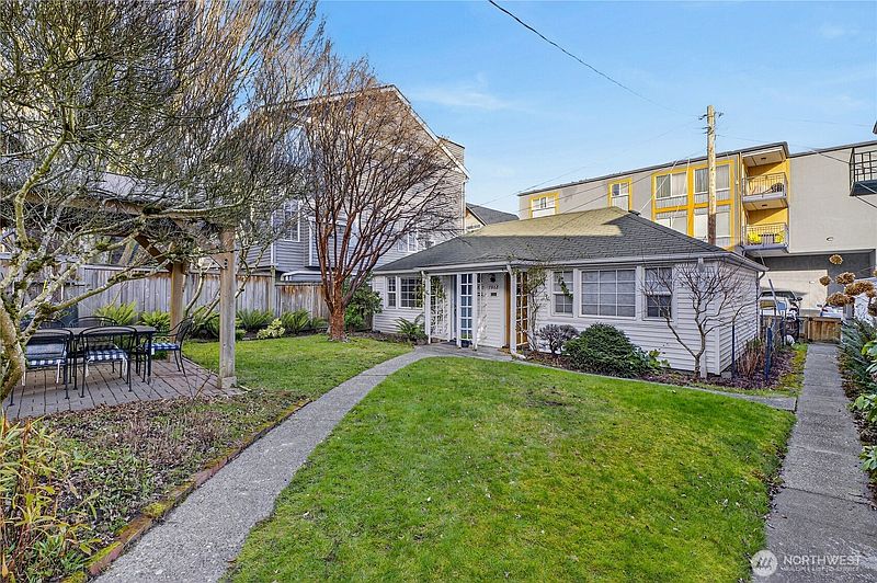 5th image of 7870 Green Lake Drive N #10