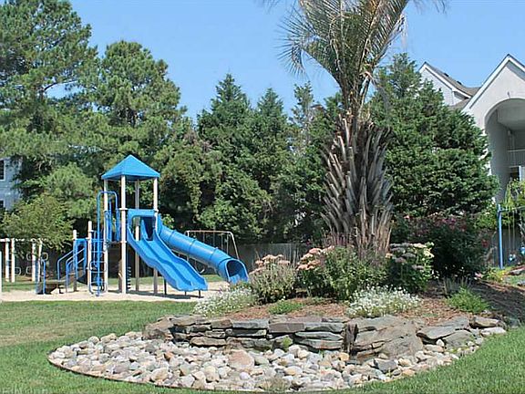 3rd image of 980 Kela Cres