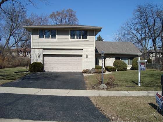 2nd image of 2548 Woodlawn Rd