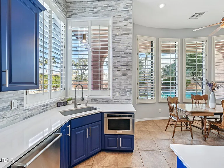 351 N Cloverfield Cir — Photo 19