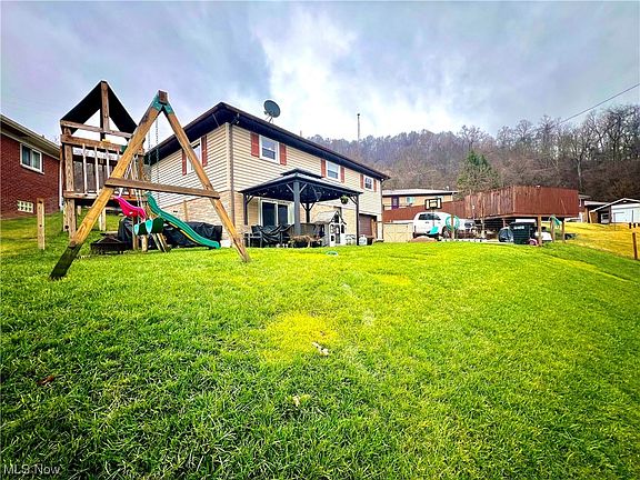 3rd image of 644 Tulip Ln