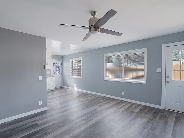 816 E Pleasant St #B — Photo 4