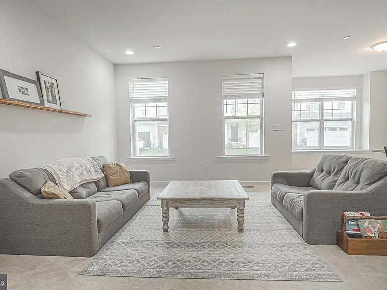 413 N Orchard St — Photo 2