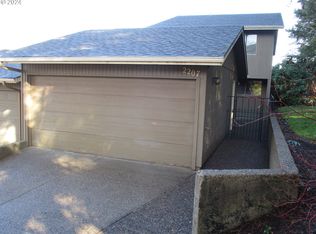 2207 Ridgeway Dr, Eugene, OR 97401