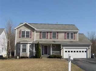 19 Goldfield Ln, Clifton Park, NY 12065