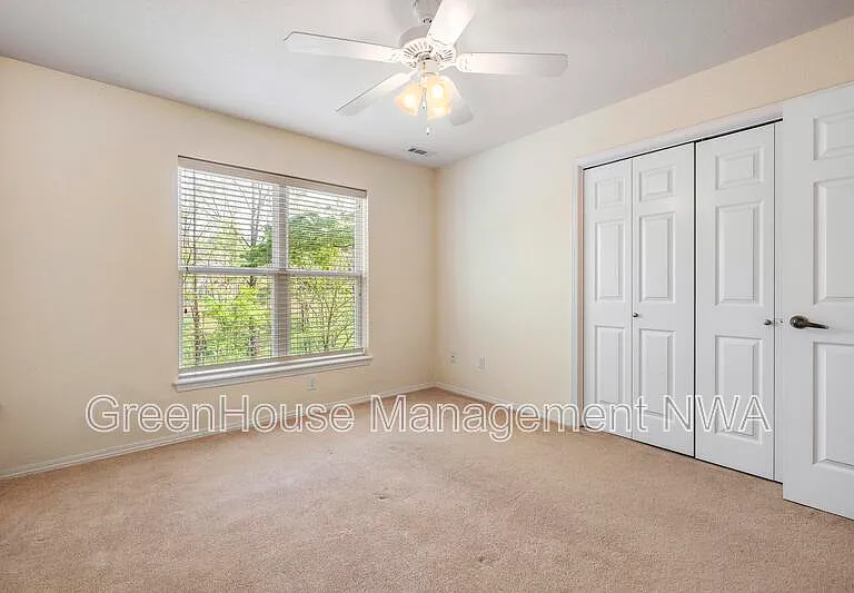 28 Latshaw Dr — Photo 23
