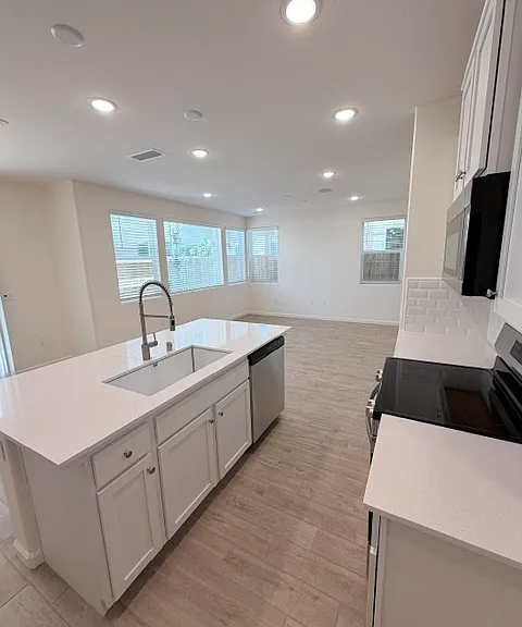 1521 Vintage Ave — Photo 5