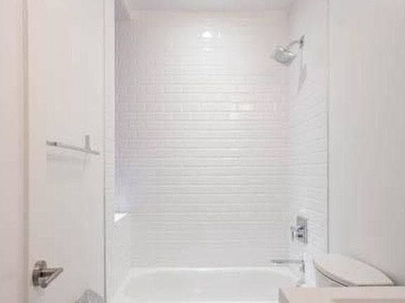 3rd image of 26 Vandam St #5R