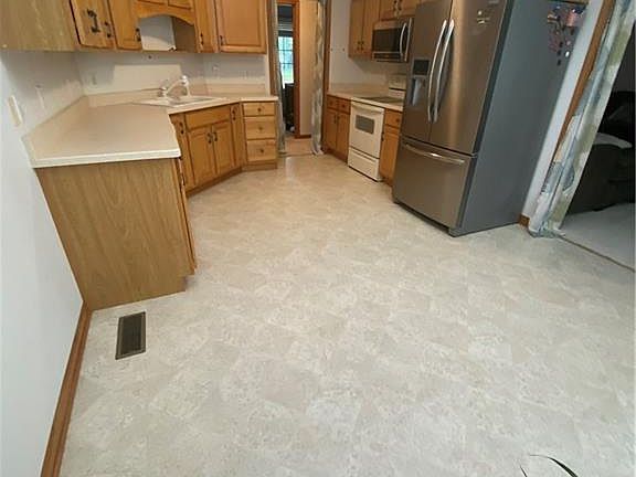 3rd image of 1261 N Stewart Rd