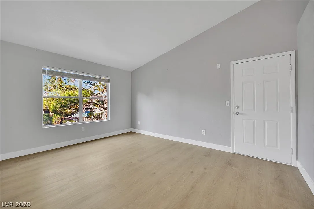 2 bed, 2.0 bath, 960 sqft, $1,350 — Photo 3