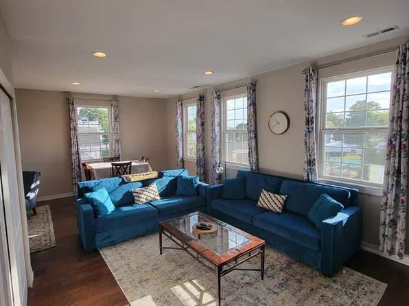 121B Hagen Dr, Bensalem, PA 19020