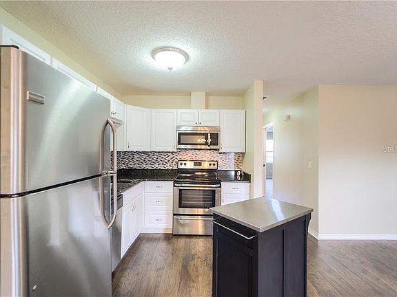 5th image of 206 Gloucester Blvd #206