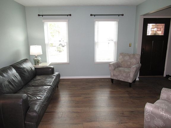 4th image of 110 Hunters Hill Dr