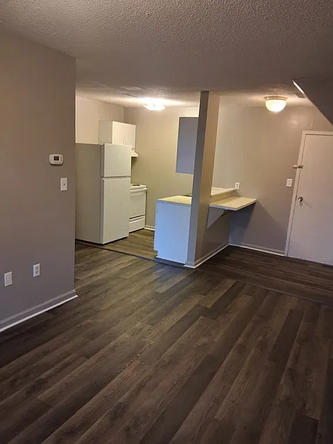 2 bed, 900 sqft, $900 — Photo 2