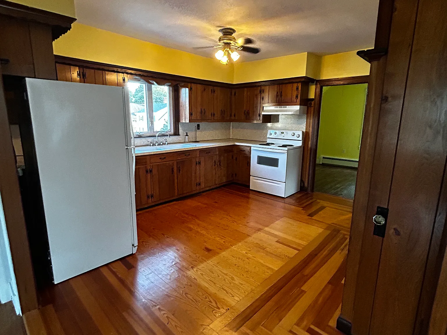 2 bed, 900 sqft, $1,900 — Photo 2