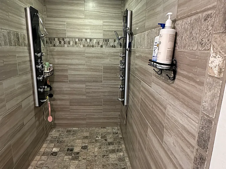 1111 Parnell Dr — Photo 5