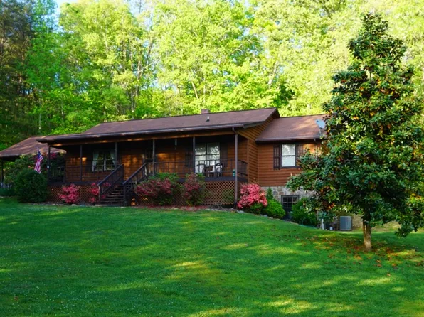 282 State Line Rd, Hiawassee, GA 30546