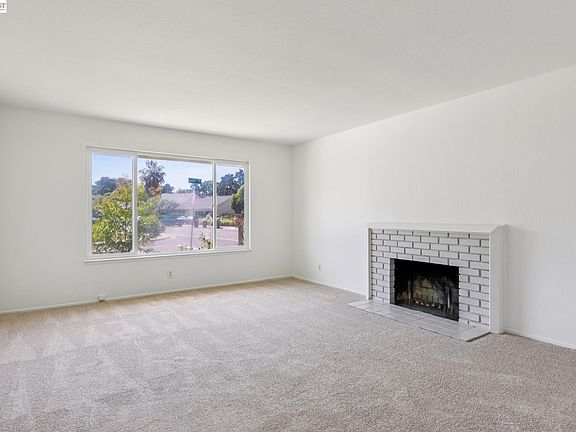 5th image of 2884 Lyon Cir