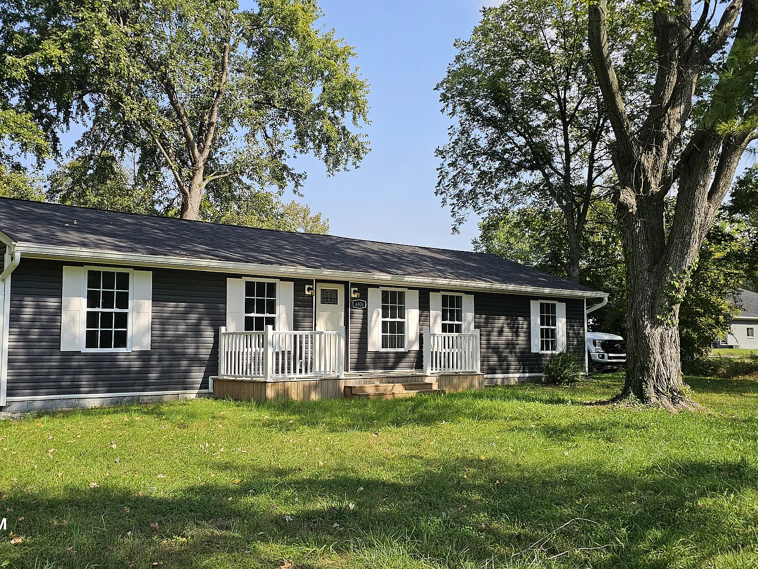6908 Manslick Rd — Photo 1