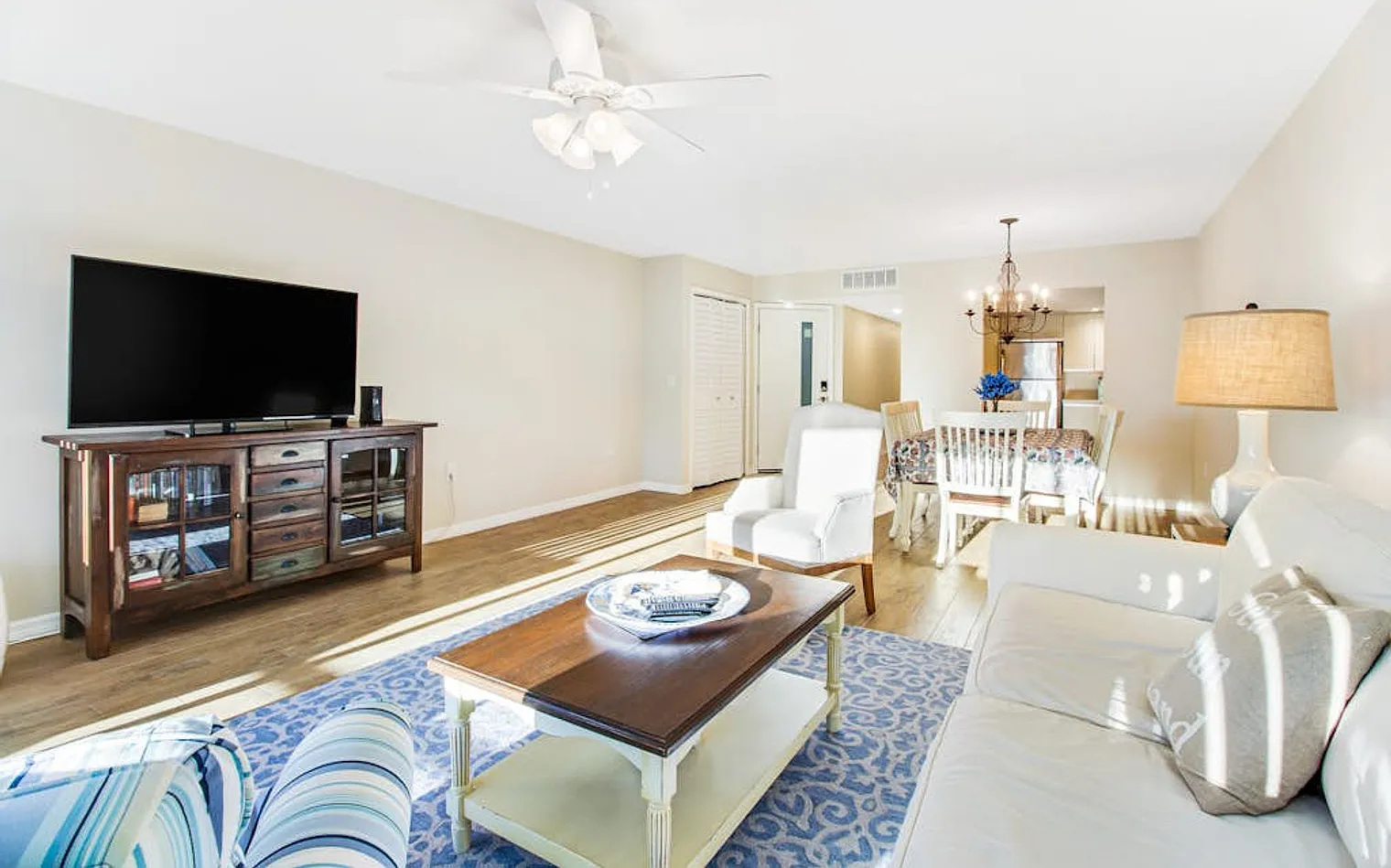 2 bed, 2.0 bath, 1270 sqft, $1,908 — Photo 3