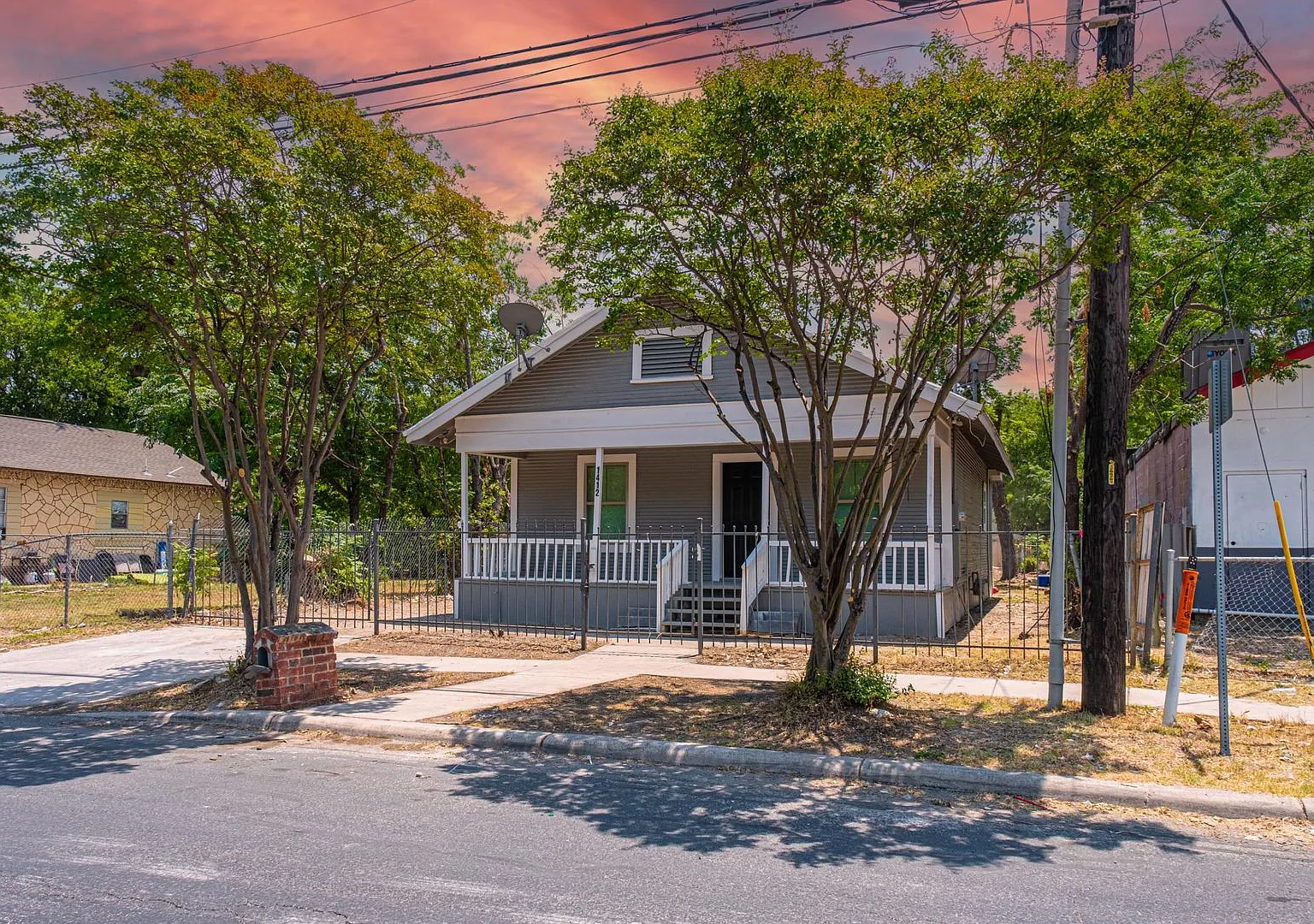 Charming and Modern Living Near Downtown San Antonio — Photo 3