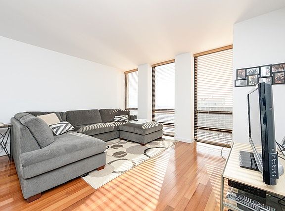 2nd image of 1660 N La Salle St #3404