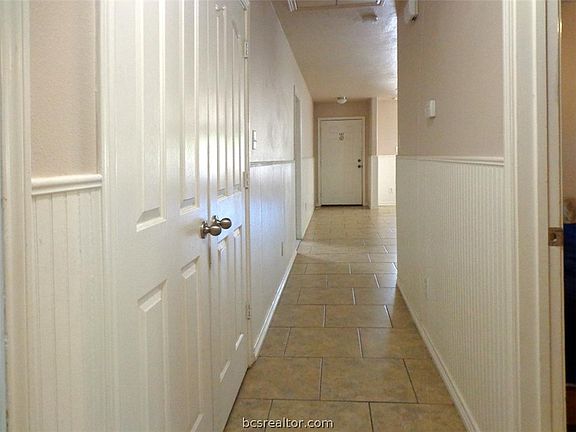 3rd image of 105 N Coulter Dr