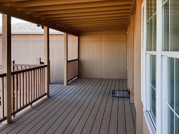 Covered Front Porch/Deck