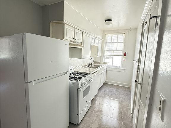 4th image of 3300 Prytania St APT 8
