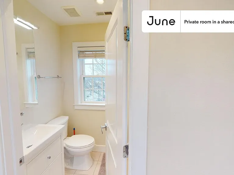 1845 Burke St SE #A — Photo 16