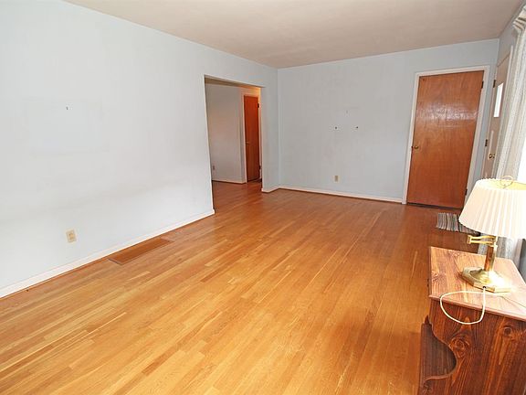 5th image of 177 Saint James Dr