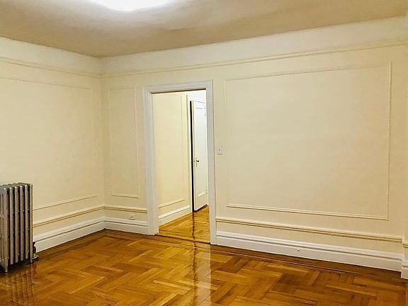 3rd image of 2751 Matthews Ave #3E