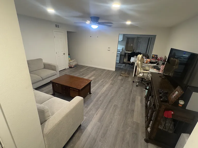 2241 Franzen Ave #B — Photo 9