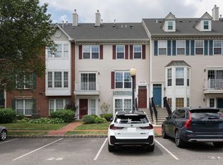 3 Persimmon Ct, Jersey City, NJ 07305