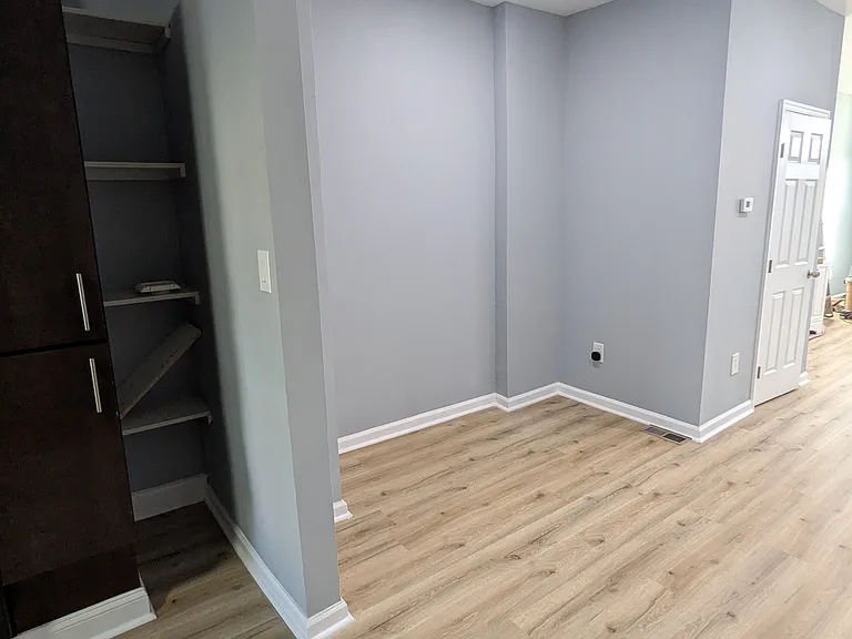 1726 Carswell St — Photo 9