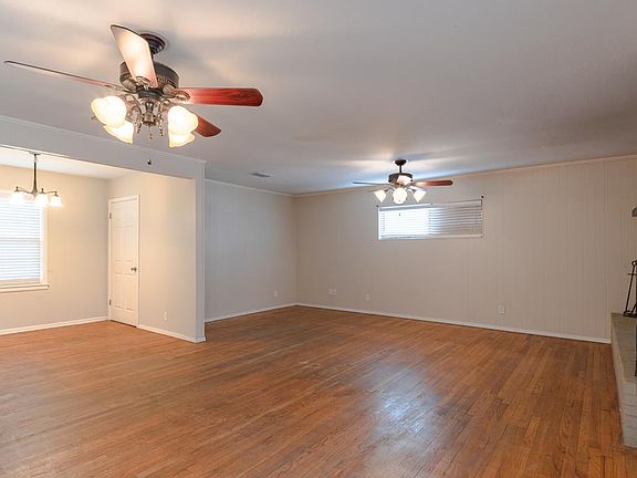 3rd image of 304 Crockett St