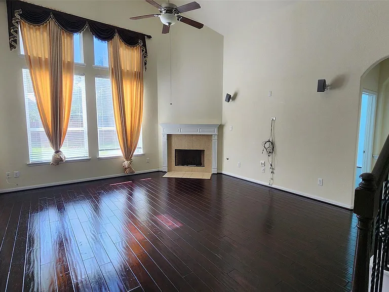 2318 Nashmor Dr — Photo 5