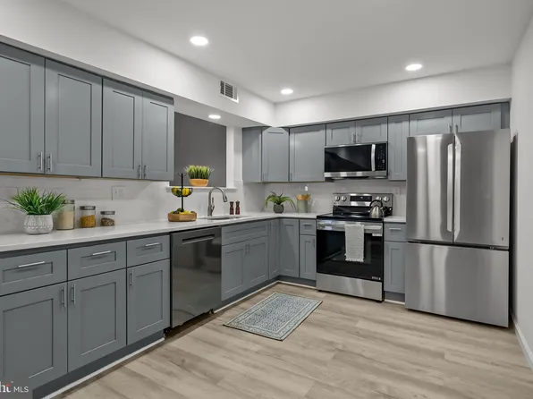 46 Fomalhaut Ave, Turnersville, NJ 08012