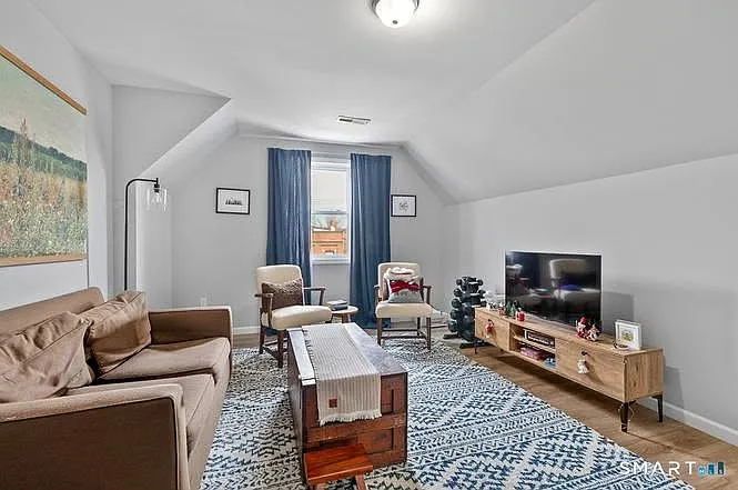 16 Edwards St #3 — Photo 4