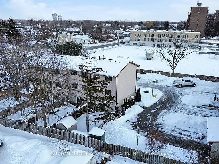 64 Bronte St S #8 — Photo 39