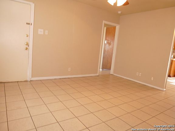 5th image of 402 Zabra Dr