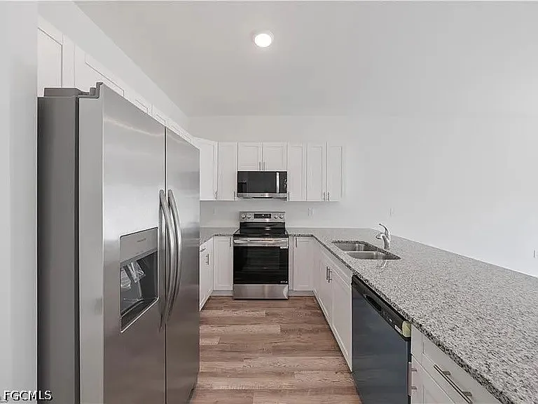 2206 Leda Ave S — Photo 2