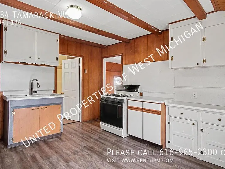 934 Tamarack Ave NW — Photo 4