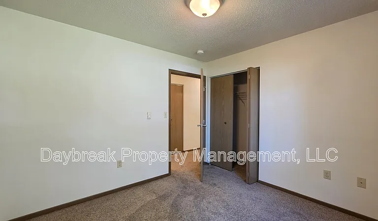 317 16th St S #5 — Photo 9