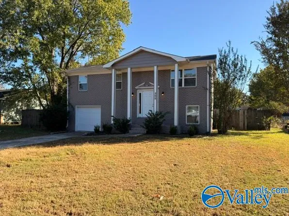 305 Larkwood Dr SW, Decatur, AL 35601