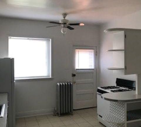 2nd image of 2068 W Hutchinson St #3