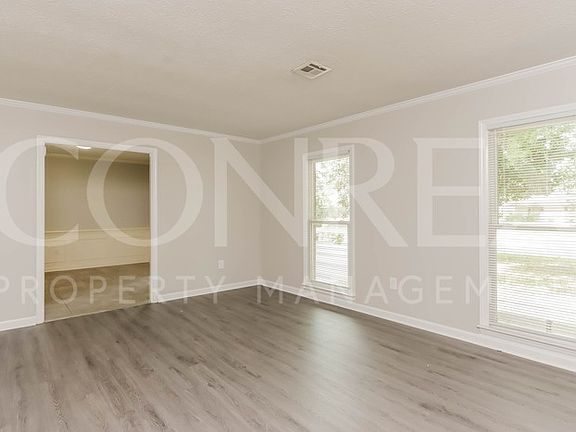 4th image of 323 Arrowhead Dr